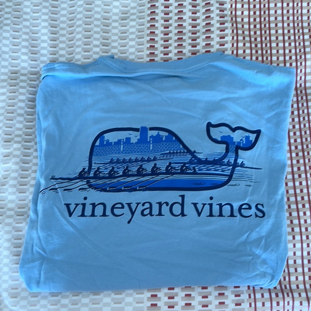 Mens Size Small Vineyard Vines T-Shirt